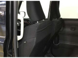 乗り降りの補助になるアシストグリップを装備