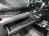 インストスライドボックス ティッシュボックスがまるまる一つ入るボックスです運転席からも開け閉め可能です