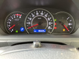 視認性の高いメーターで、運転に必要な情報を的確に把握できます。運転状況を一目で確認できるので、安全運転をサポートします。