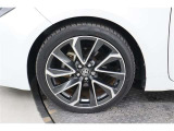 225/40R18サイズのタイヤになります。