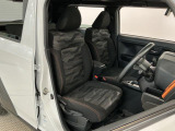 【運転席・助手席】内装ルームクリーニング済みです。しっかり綺麗にしていますので、是非、お確かめください。車に自信があるからこそ、是非一度ご来店頂き内外装も見てもらえると幸いです。