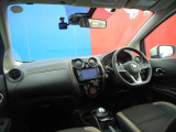 フロントガラスが広く視界が広々としているので、運転がとてもし易いです!