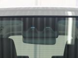 安全装備(現行)スマートアシスト付です。毎日の運転で感じる不安や緊張を減らしヒヤッとするシーンの回避をサポートします。みんなに安全・安心を。