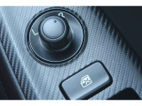 電動格納ミラー! スイッチひとつでミラーを畳めます。