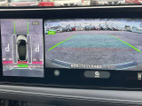 【アラウンドビューモニター】車両周辺をモニターで確認できて、駐車が苦手な人でもスムーズに駐車できます