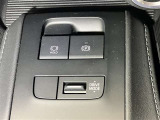 電動パーキングブレーキ&ブレーキホールド☆HOLDスイッチを押しシステムONの状態にしておくことで渋滞や信号待ちなどでブレーキを踏んで停止した時保持してくれる。