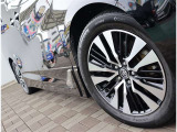 自社工場を3拠点完備しております。重整備やカスタムを始め、ご購入後のお車のメンテナンスも弊社にお任せください。
