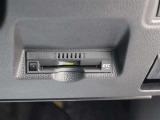 ETC車載器は、ビルトインタイプですっきり収納され、見た目も使い勝手も満足のアイテムです。