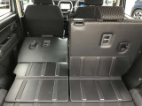 後部座席を倒すとかなりの広さがあり大きな荷物もラクラク積めますよ!