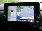 アラウンドビューモニター付きです 上から見たイメージで駐車出来ますので車庫入れの苦手な方も楽に駐車出来ます♪