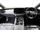 上質で落ち着いた印象のインパネ。視界も広々で運転しやすいです。