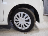実車は夏用タイヤを装着、このムーヴには冬用タイヤが付属しています。
