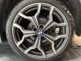 BMWならではの卓越した走りを支えるホイールと足回りです!日本車の走りに慣れている方にもぜひ体感して頂きたいほど、高いレベルでまとまっています!