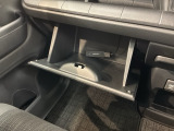 専門業者にて内外装のクリーニングを実施しております!