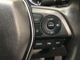 【ステアリングスイッチ】右です。ステアリングから手を離さず、運転に集中したまま手元でレーダークルーズコントロールやオーディオの切り替えなどの操作が出来ます。