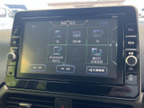 FM・AMやBluetooth Audioなど、複数の音源を画面から選べる構成です。普段使いの音楽を楽しみたいときにも使いやすく、音源の切り替えを視覚的に確認できます。