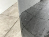 リアバンパー左側に傷がございます。お買い求めやすい価格で展示する為に一部の傷等は現状です。必要に応じて修理・交換のご希望がございましたら申し受けいたします。