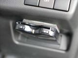 高速道路や有料道路の必需品のETCも装着しています。カードの出し入れに便利なスマートインタイプです。カードを入れるだけで、料金所をノンストップ&キャッシュレスで通過出来る優れものです★☆★☆★