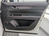 パワーウィンドウのスイッチですよ。運転席に居ながら窓を開け閉めのコントロールできます。