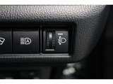車体が傾いた状態の時にヘッドライトの光の高さを上下に調整することが出来ます!
