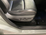 パワーシート搭載。微妙な調整が手軽にでき、ピッタリなポジションで運転することが可能です。