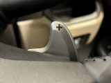 ステアリングの「+」と「-」のパドルを指先で操作することで、マニュアル車感覚のシフトチェンジが楽しめます。