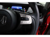 Hondaセンシングの機能のひとつ、アダプティブクルーズコントロール付!アクセルから足を離しても設定したスピードと前車との車間を保ち走行してくれます!車線維持もアシスト☆高速道路で疲労軽減ですね☆