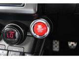 「STIプッシュスタートボタン」も装備、チェリーレッド色のボタン、中央部には「STI」ロゴを入れインテリアをスポーティに演出、エンジン始動するたびに気持ち高まる装備です