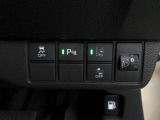 パーキングセンサーや横滑りを防ぐVSA等のスイッチ類は運転席の右側、手の届きやすい位置にあります。