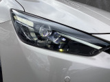 LEDヘッドライト装備!明るい白色光で夜間走行時の高い視認性を確保し、LEDならではの省電力化で低燃費にも貢献しています。