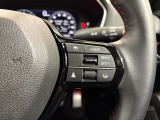 Hondaセンシングの機能のひとつ、アダプティブクルーズコントロール付!アクセルから足を離しても設定したスピードと前車との車間を保ち走行してくれます!車線維持もアシスト☆高速道路で疲労軽減ですね☆