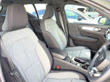 VOLVOのシートは人間工学に基づいた設計となっており、長時間の運転でも疲れにくいと定評があります。当店ではモデルにより試乗可能なお車もご用意しておりますので、ぜひ座り心地をご体感ください。