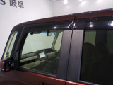 ドアバイザー付きですので、雨の日でも換気ができてとても便利です!