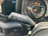車の状態を示す重要なデータをデジタル表示し、ドライバーは真正面で確認できます。ディスプレイは、カスタマイズできます。