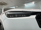LEDヘッドライトは、点灯の瞬間から最大光量を発揮し、突然暗くなるトンネルなどでの安定感を高めます。