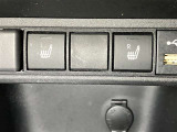 寒い季節もスイッチ一つでシートがポカポカに!これはかなり快適です!運転席と助手席にございます!!!