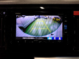 バックカメラの画像です。ガイドラインがスムースな車庫入れをサポートいたします。車庫入れの安心感がアップしますね。