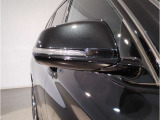 ドアミラーにはLEDウインカーが埋め込まれており、対向車からの視認性を高めております。