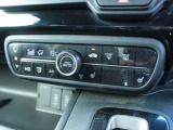 オートエアコンのお車ですので室内の温度をスムーズに調整してくれます♪