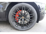 21インチ RS Spyder デザイン ホイール(サテン グロス、ブラック塗装)です。
