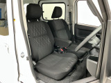 【運転席・助手席】内装ルームクリーニング済みです。しっかり綺麗にしていますので、是非、お確かめください。車に自信があるからこそ、是非一度ご来店頂き内外装も見てもらえると幸いです。