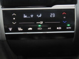 オートエアコンなので、スイッチひとつでオールシーズン快適に過ごすことができます。