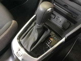 オートマのシフトレバーは操作しやすい位置にあります☆