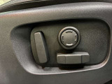 【運転席12ウェイ&助手席10ウェイ電動フロントシート】シート位置の調整、リクライニング、ランバーサポートで最適なポジションをとる事ができます。ストレスのないドライブが楽しめます。