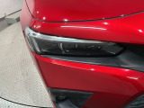 LEDヘッドライトは、点灯の瞬間から最大光量を発揮し、突然暗くなるトンネルなどでの安定感を高めます。