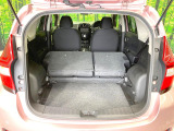 普段のお買い物や通勤、送迎等に十分な荷室スペースを確保しております。セカンドシートを倒すと、大きな荷物の積載も可能です♪