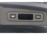 ☆電動リアゲート☆荷物で両手が塞がっていてもワンタッチボタンでリアテールゲートを自動で開閉できます。