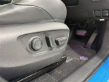 パワーシート搭載。微妙な調整が手軽にでき、ピッタリのポジションで運転することが可能です。
