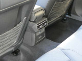 ■Audiでは独自の基準をクリアした車だけをAudi認定中古車として認めています。条件を満たした車だけが、認定資格を持つテクニシャンの手による100項目にも及ぶ点検・整備を受け、お客様のもとへ届けられます。