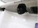 バックカメラが付いているので後方確認が非常にしやすいです。今や運転初心者も熟練者も必須装備!ついていて損はないですね♪